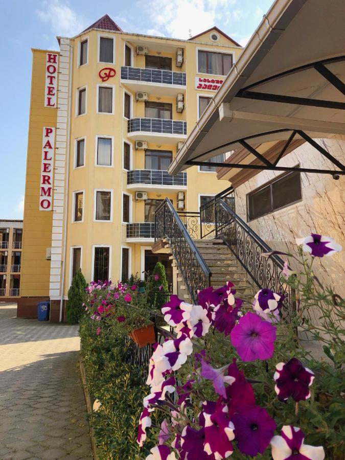 Hotel Palermo Koboeleti Buitenkant foto