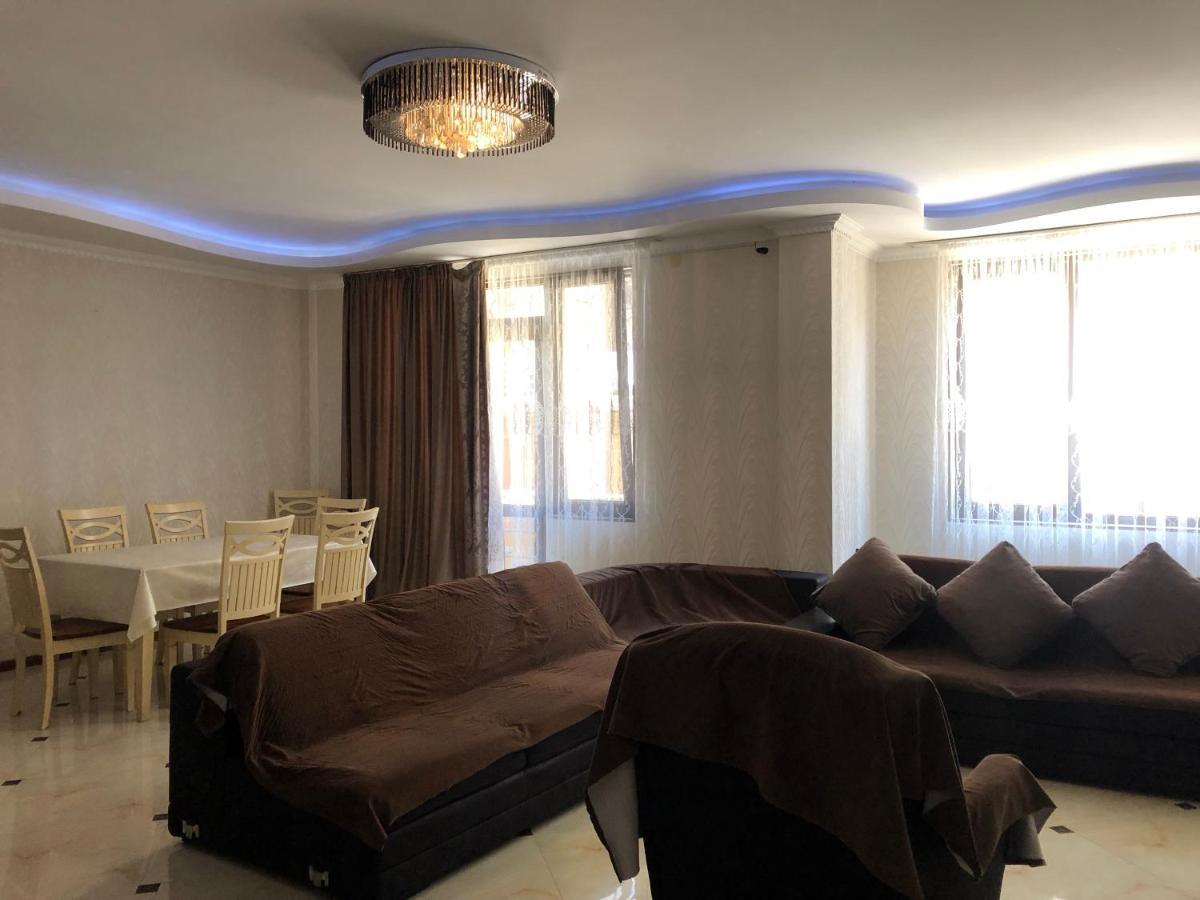 Hotel Palermo Koboeleti Buitenkant foto