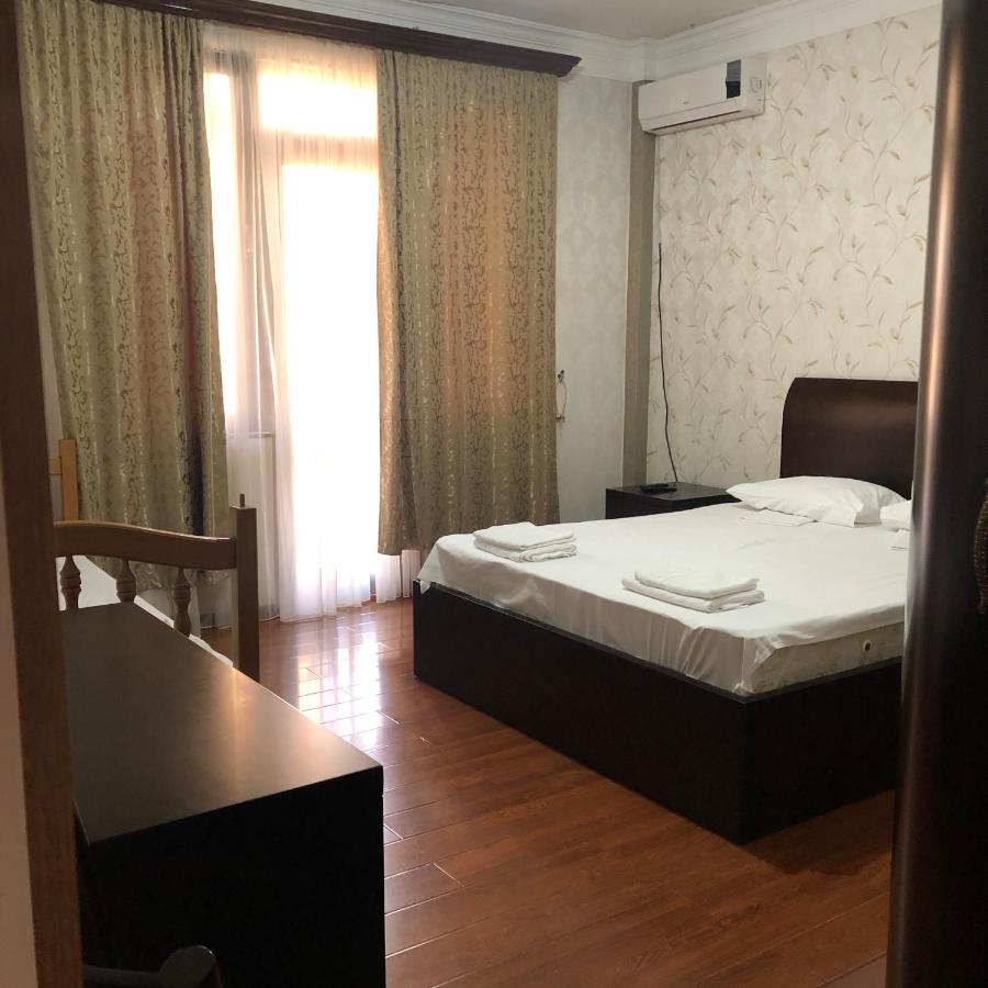 Hotel Palermo Koboeleti Buitenkant foto